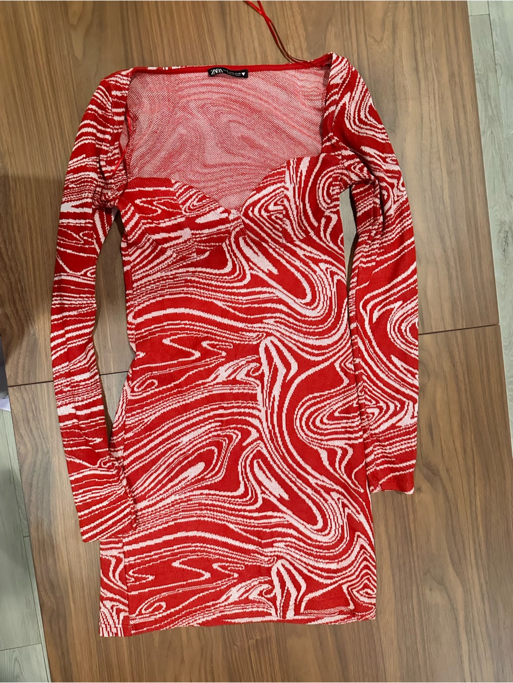 Red & White Swirl Pattern Long Sleeve Top